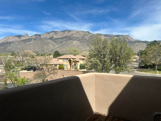 12515 Crested Moss Road NE, Albuquerque, NM 87122