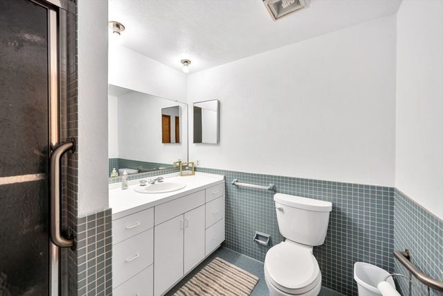 233 Scraggy Neck Rd, Bourne, MA 02532