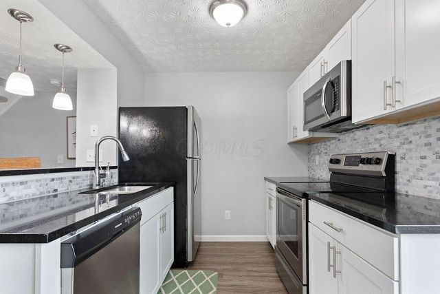 4837 Stoneybrook Boulevard, 30B, Hilliard, OH 43026