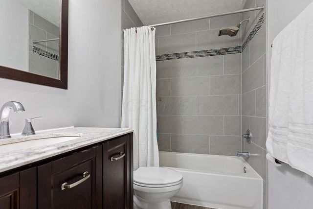 4837 Stoneybrook Boulevard, 30B, Hilliard, OH 43026