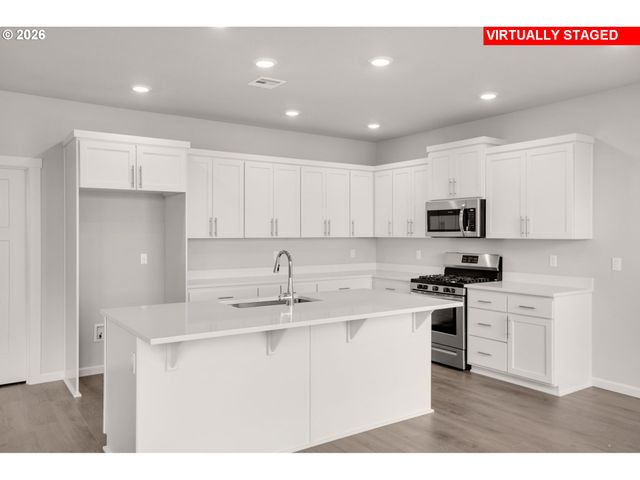 1109 Clemson St, Woodburn, OR 97071