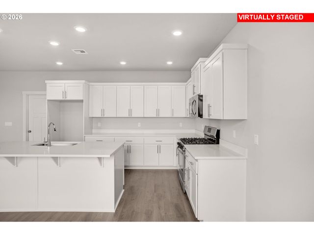 1109 Clemson St, Woodburn, OR 97071