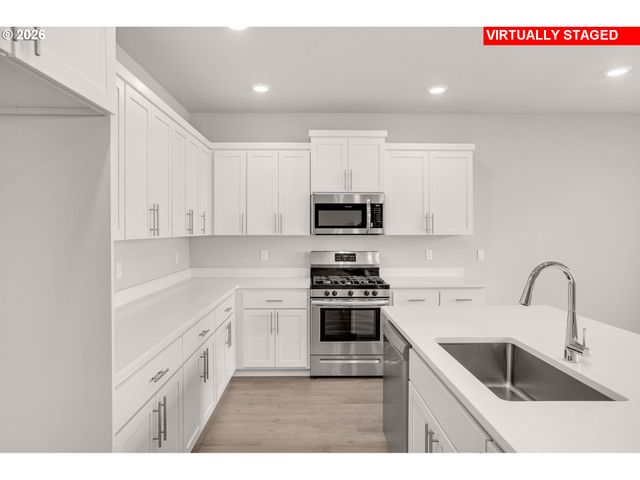 1109 Clemson St, Woodburn, OR 97071