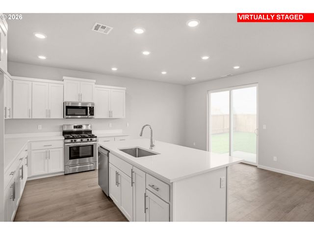 1109 Clemson St, Woodburn, OR 97071