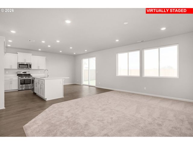 1109 Clemson St, Woodburn, OR 97071