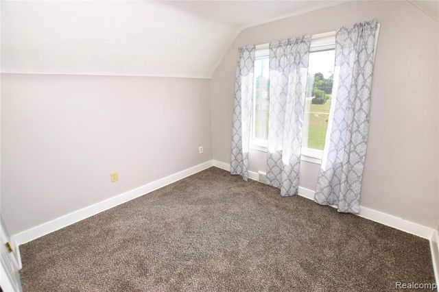 6355 W Court Street, Flint, MI 48532
