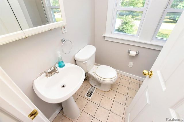 6355 W Court Street, Flint, MI 48532