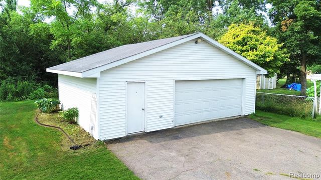 6355 W Court Street, Flint, MI 48532