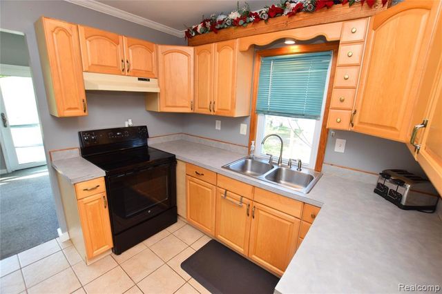 6355 W Court Street, Flint, MI 48532