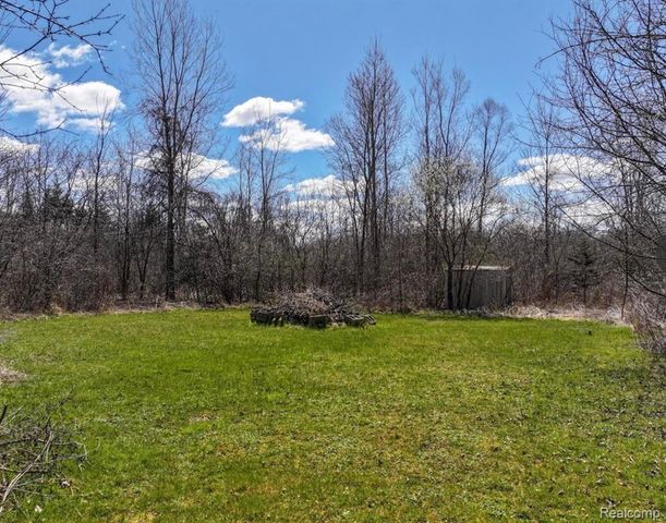 6355 W Court Street, Flint, MI 48532