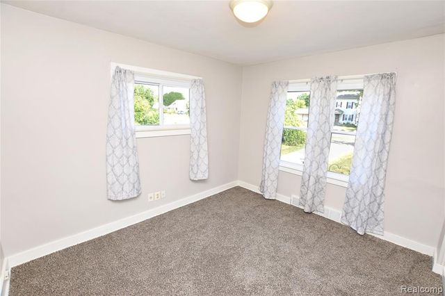 6355 W Court Street, Flint, MI 48532