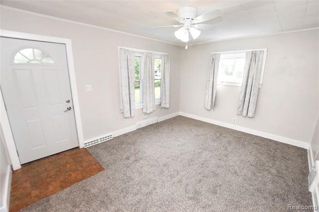 6355 W Court Street, Flint, MI 48532