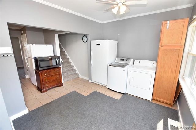6355 W Court Street, Flint, MI 48532