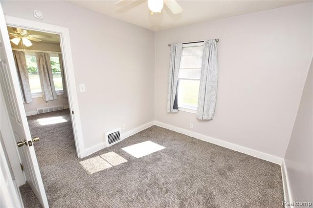 6355 W Court Street, Flint, MI 48532