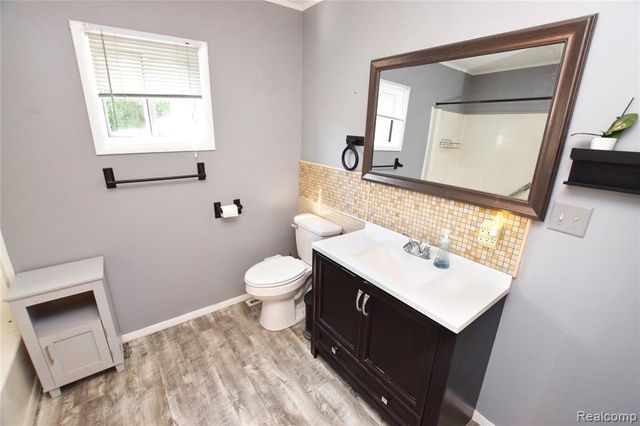 6355 W Court Street, Flint, MI 48532