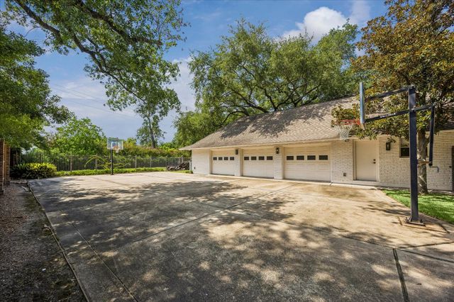 5524 Sturbridge Drive, Houston, TX 77056
