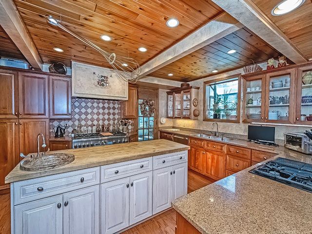 1440 Pueblo Dr, Mt. Lebanon, PA 15228