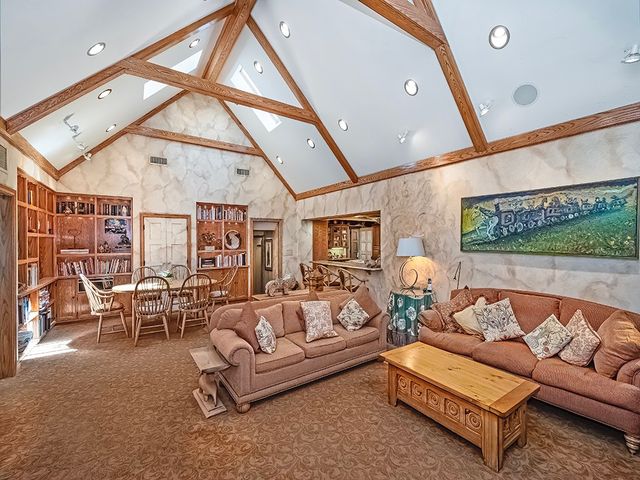 1440 Pueblo Dr, Mt. Lebanon, PA 15228