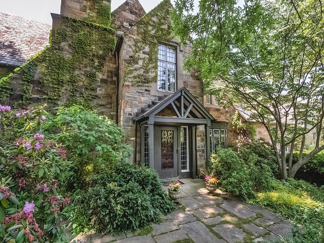 1440 Pueblo Dr, Mt. Lebanon, PA 15228