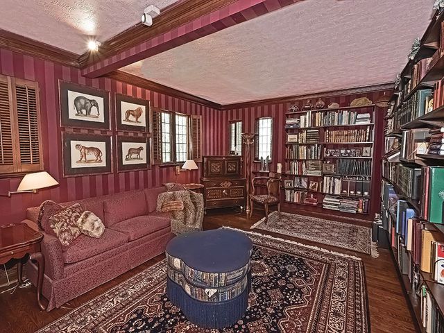 1440 Pueblo Dr, Mt. Lebanon, PA 15228