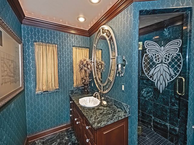 1440 Pueblo Dr, Mt. Lebanon, PA 15228