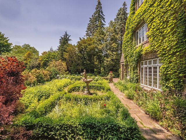 1440 Pueblo Dr, Mt. Lebanon, PA 15228