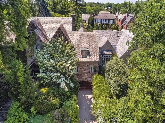 1440 Pueblo Dr, Mt. Lebanon, PA 15228