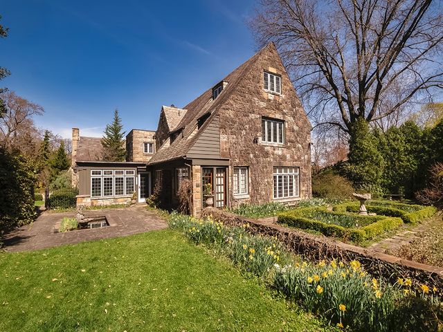 1440 Pueblo Dr, Mt. Lebanon, PA 15228