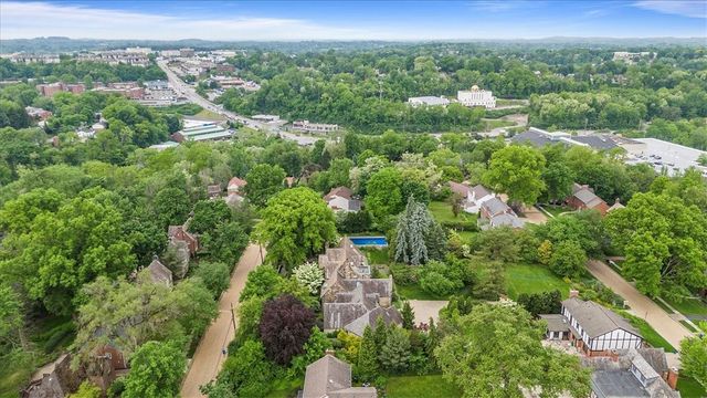 1440 Pueblo Dr, Mt. Lebanon, PA 15228