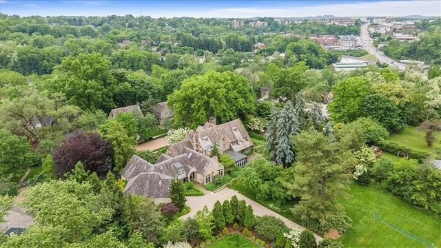 1440 Pueblo Dr, Mt. Lebanon, PA 15228