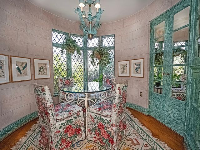 1440 Pueblo Dr, Mt. Lebanon, PA 15228