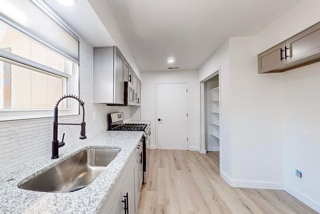 893 Rodeo Loop SE, Rio Rancho, NM 87124