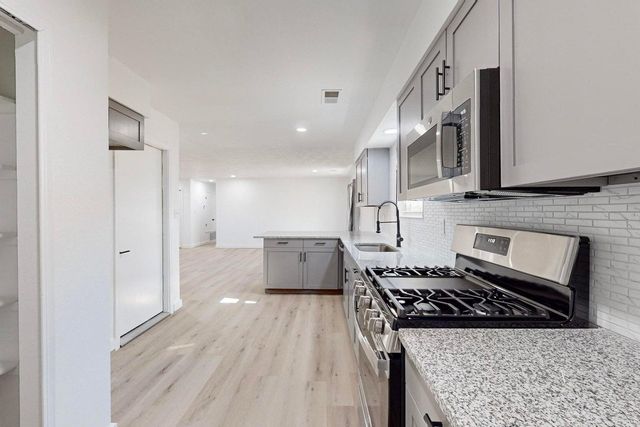 893 Rodeo Loop SE, Rio Rancho, NM 87124