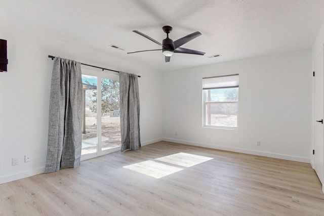 893 Rodeo Loop SE, Rio Rancho, NM 87124