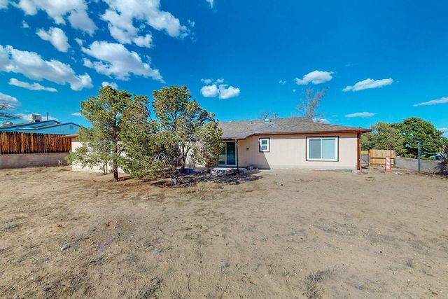 893 Rodeo Loop SE, Rio Rancho, NM 87124