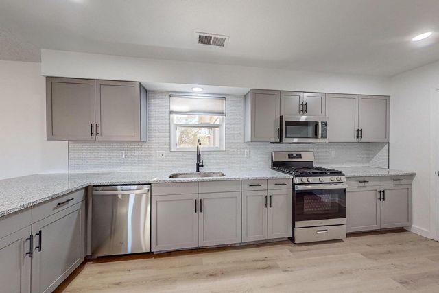 893 Rodeo Loop SE, Rio Rancho, NM 87124