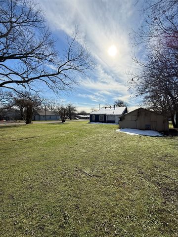 1801 W Bond Street, Denison, TX 75020