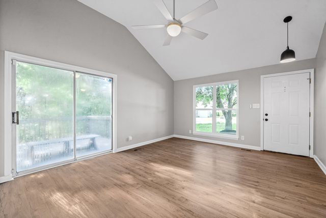 75 Grassmire Dr, Clarksville, TN 37042