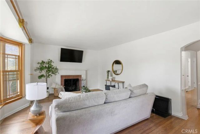 1829 S Fairfax Avenue, Los Angeles, CA 90019