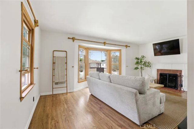 1829 S Fairfax Avenue, Los Angeles, CA 90019