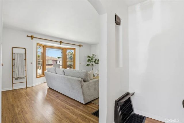 1829 S Fairfax Avenue, Los Angeles, CA 90019