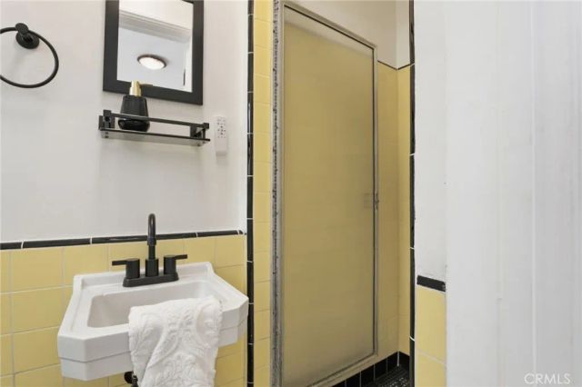 1829 S Fairfax Avenue, Los Angeles, CA 90019