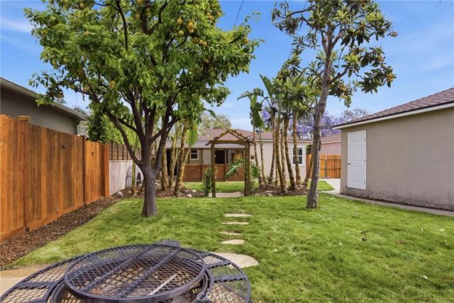 1829 S Fairfax Avenue, Los Angeles, CA 90019