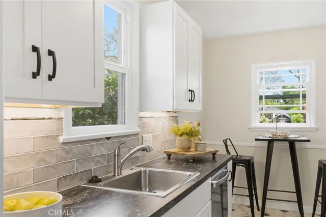 1829 S Fairfax Avenue, Los Angeles, CA 90019