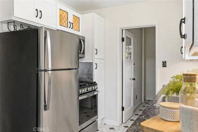 1829 S Fairfax Avenue, Los Angeles, CA 90019