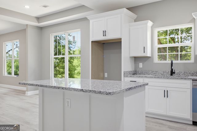 171 N DALE Street, Calhoun, GA 30701