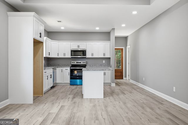 171 N DALE Street, Calhoun, GA 30701