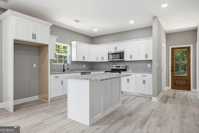 171 N DALE Street, Calhoun, GA 30701