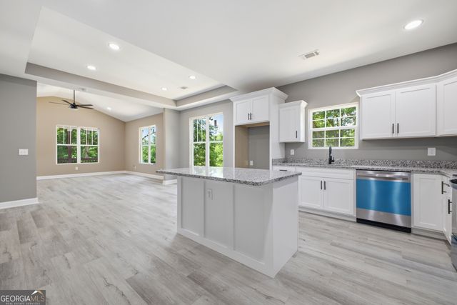 171 N DALE Street, Calhoun, GA 30701