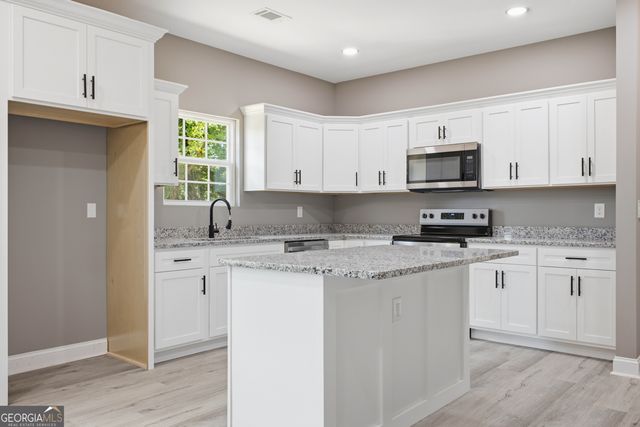 171 N DALE Street, Calhoun, GA 30701